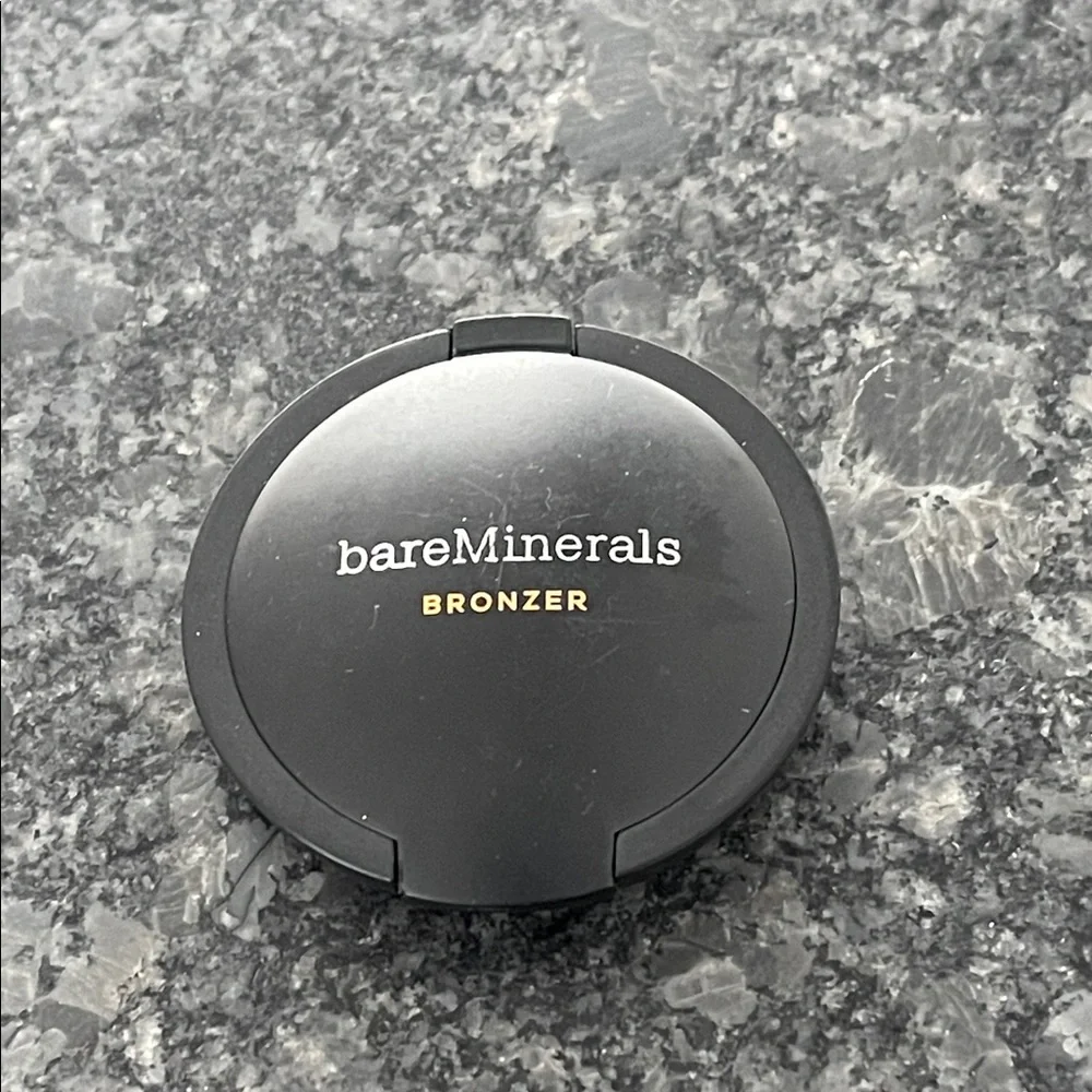 Bare Minerals Endless Summer Bronzer in Warmth natural looking less pore finish